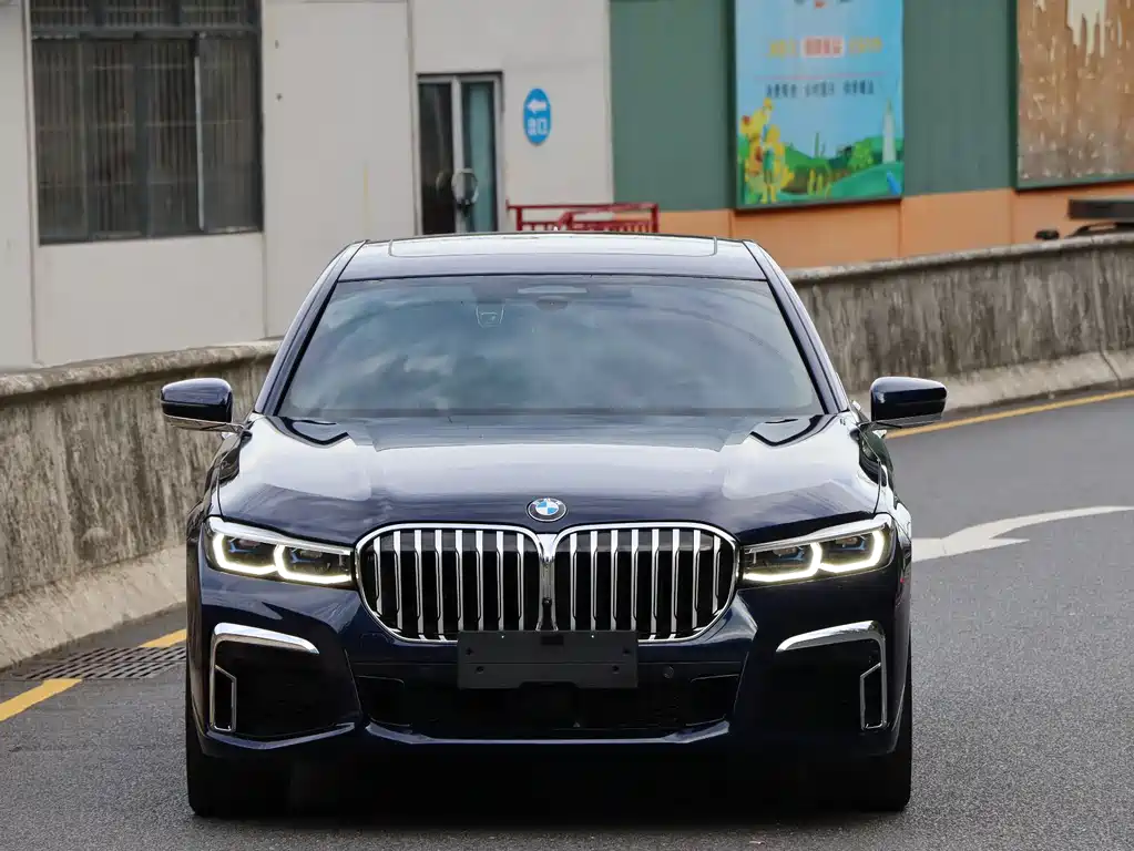 BMW 7 Series 2022 740Li xDrive Executive Edition M Sport Package - фото 2