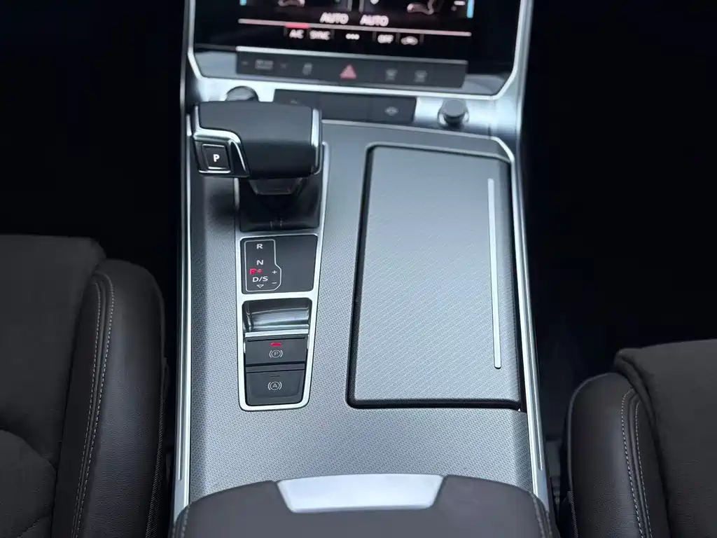 Audi A7L 2024 45 TFSI Luxury