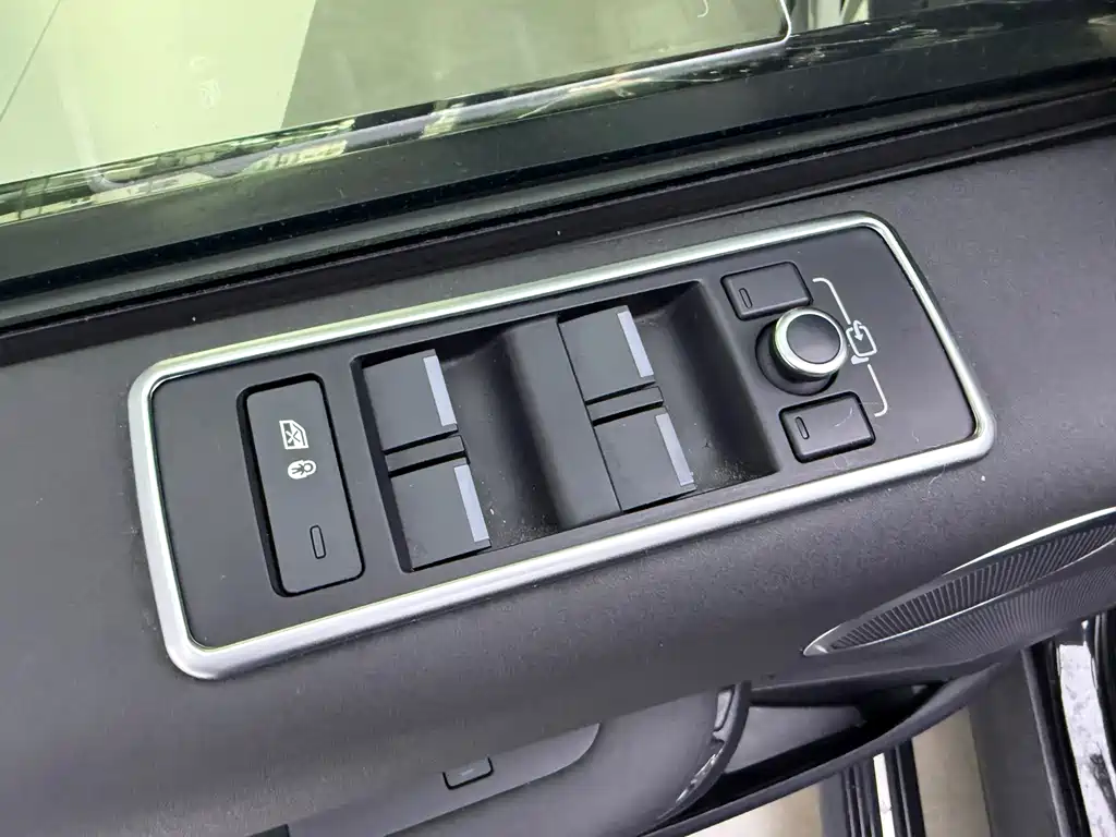 Land Rover Discovery 2019 2.0T SE