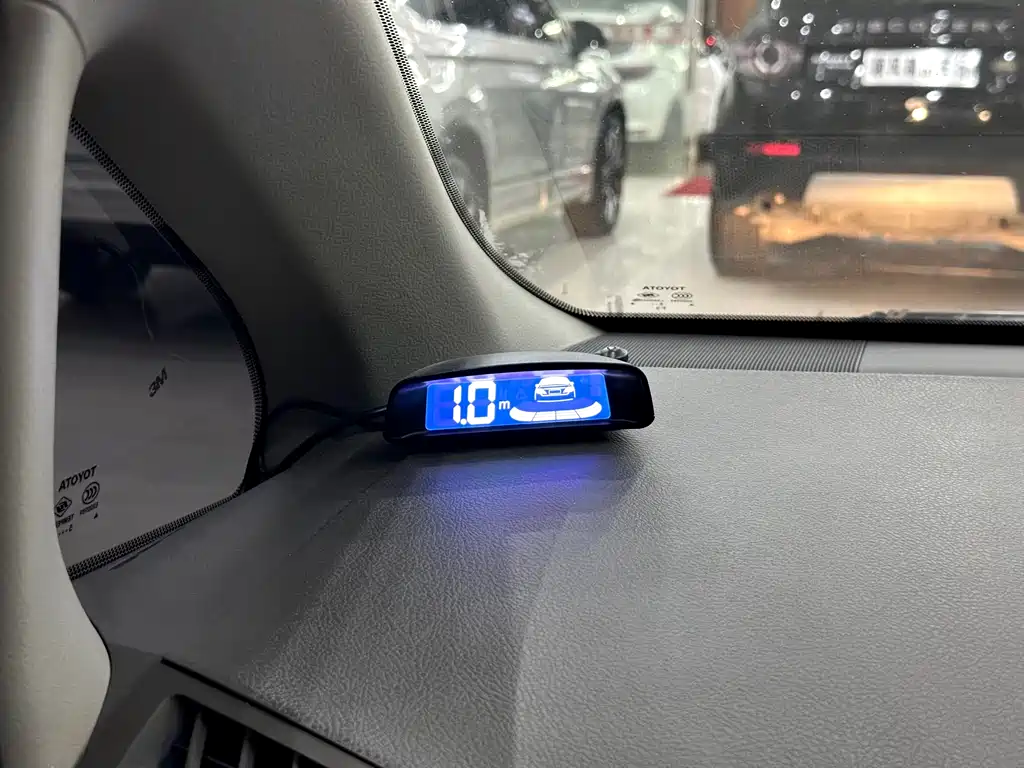 Yizhi 2015 180E CVT Crossover Edition