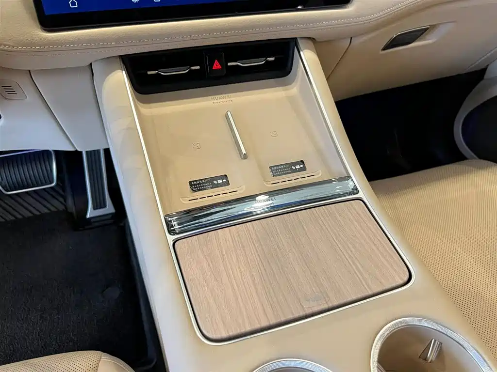 AITO M5 2025 EREV Ultra AWD