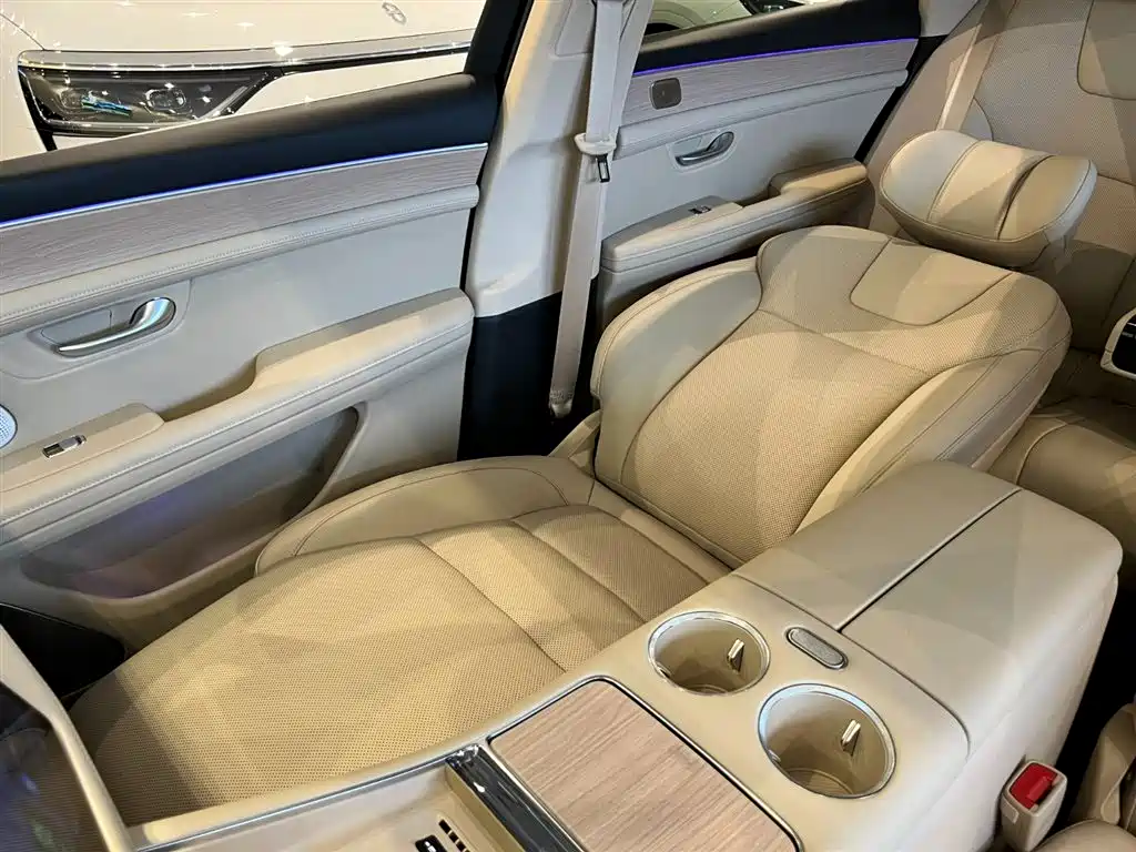 AITO M5 2025 EREV Ultra AWD