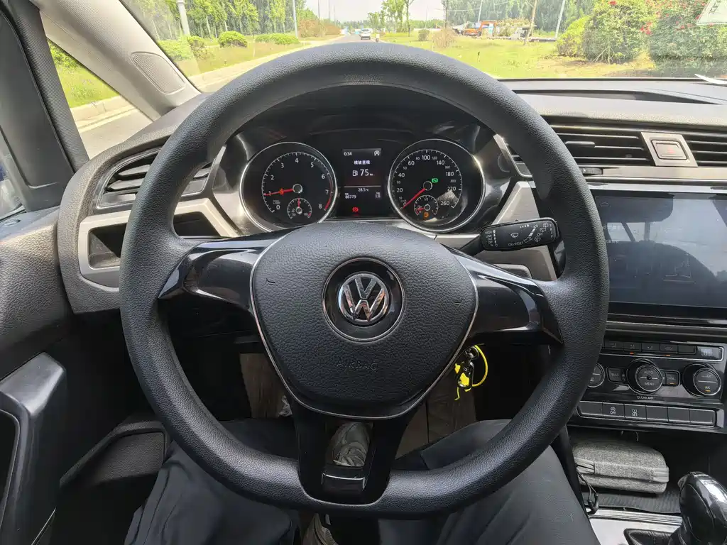 Volkswagen Touran L 2016 280TSI DSG Comfort Edition
