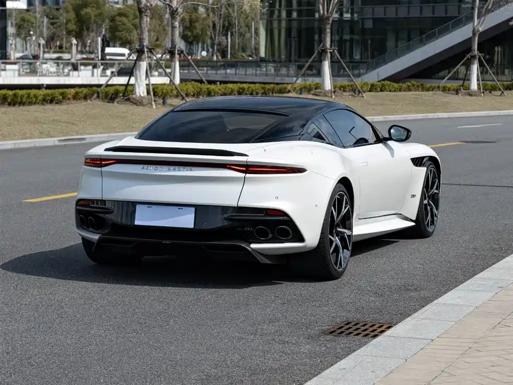 Aston Martin DBS Superleggera V12 Coupe