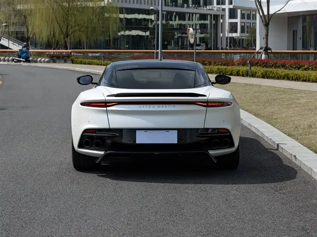 Aston Martin DBS Superleggera V12 Coupe