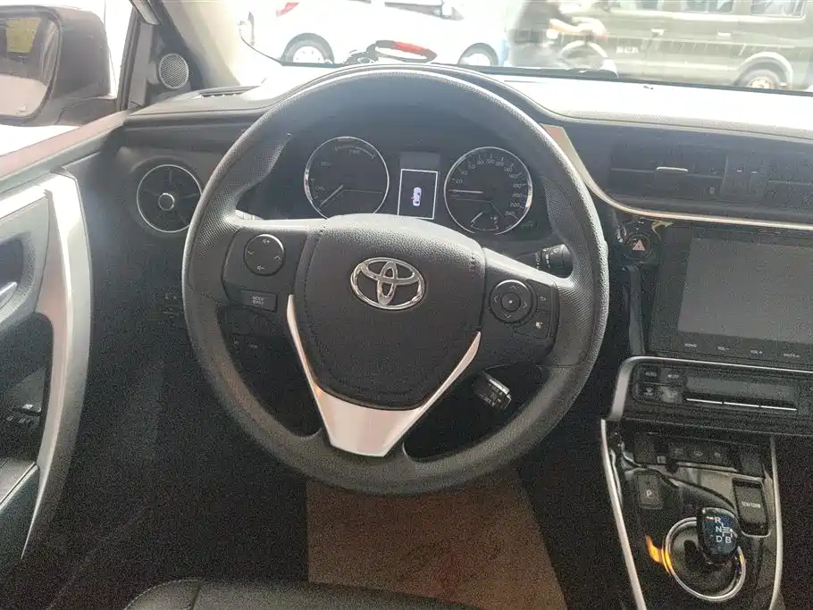Toyota Corolla Plug-in Hybrid 2020 1.8L E-CVT Comfort Edition
