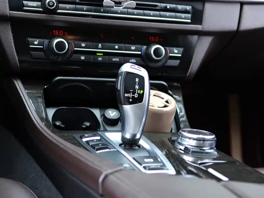 BMW 5 Series 2014 525Li Luxury Design Package - фото 15