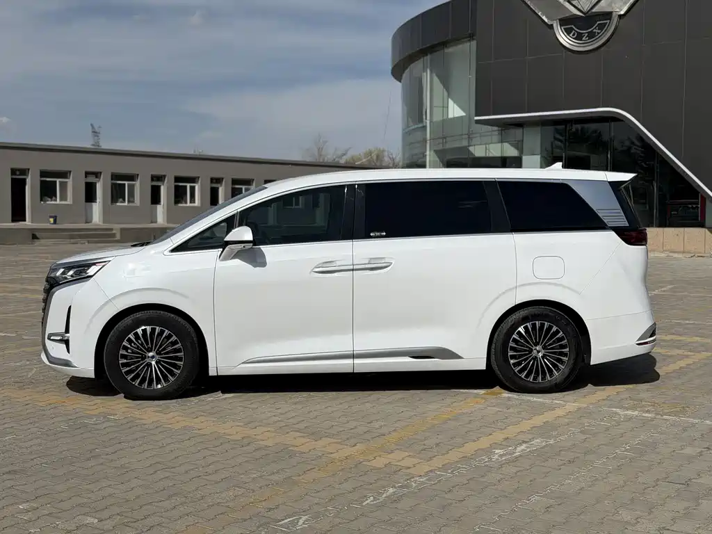 Denza D9 2022 DM-i 970 AWD Prestige Edition