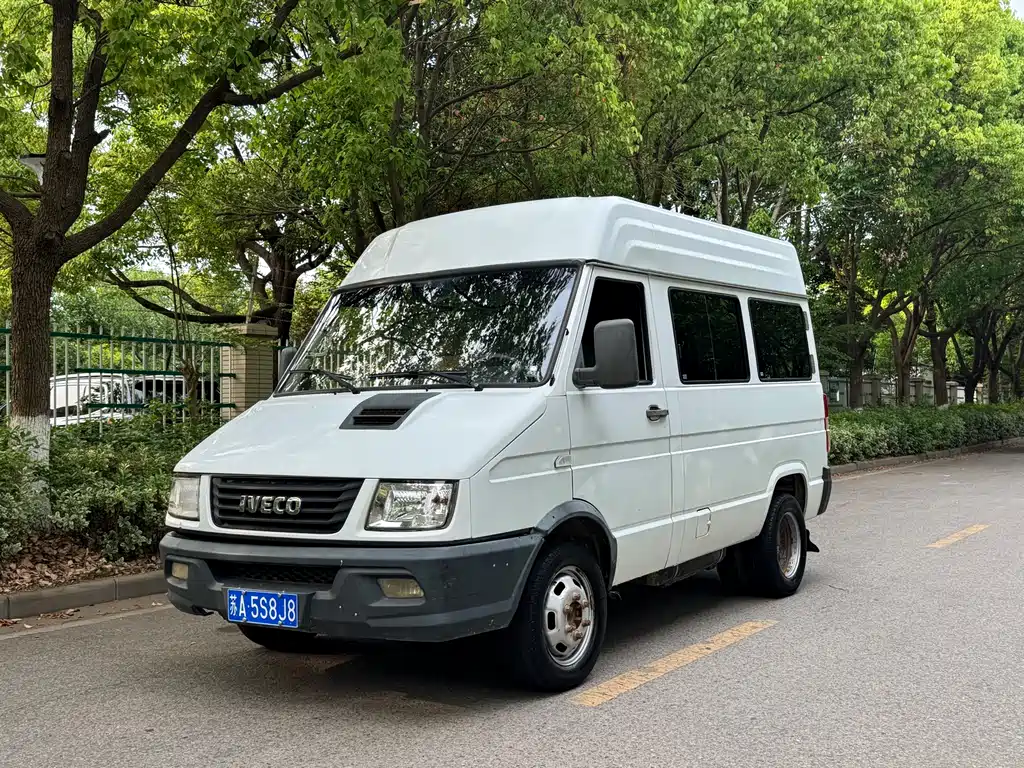 Iveco Daily 2017 2.5T A35 Passenger Van 5-7 Seats 47Z5