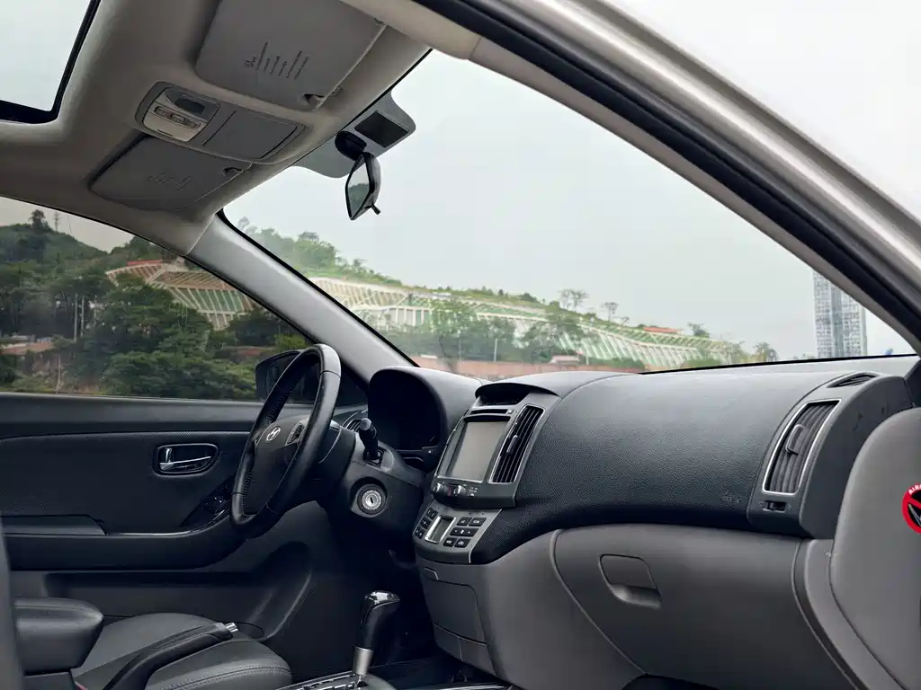 Hyundai Elantra 2011 1.6L Automatic Luxury Edition