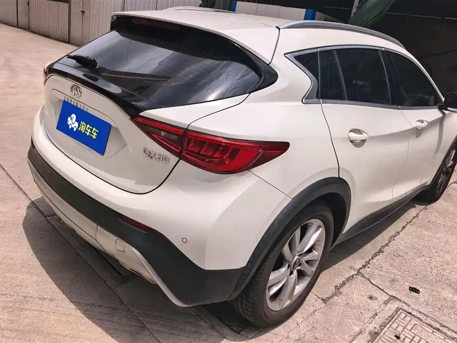 Infiniti QX30 2017 1.6T 2WD Sport Edition