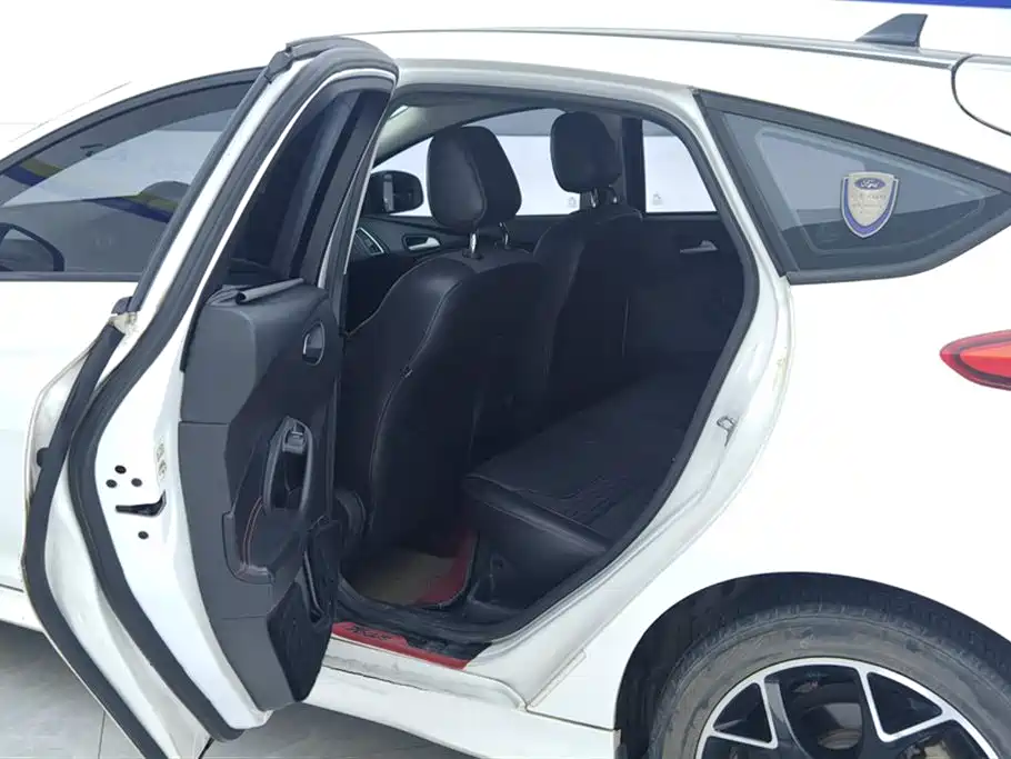 Ford Focus 2017 1.5T CTCC White and Black Limited Edition