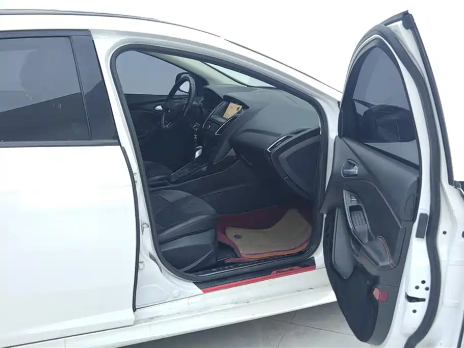 Ford Focus 2017 1.5T CTCC White and Black Limited Edition