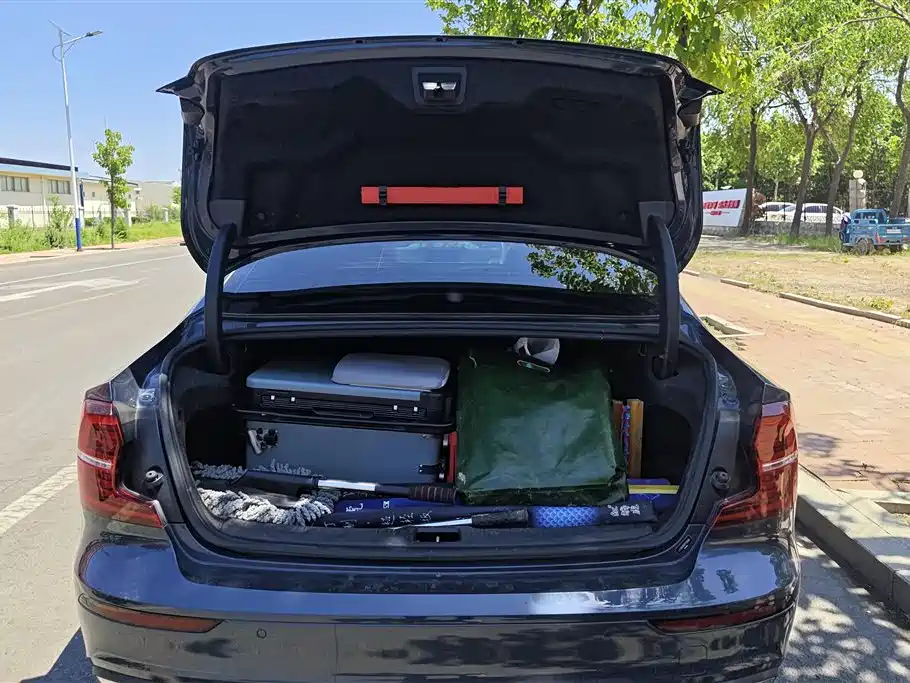 Volvo S60 2023 B4 Momentum