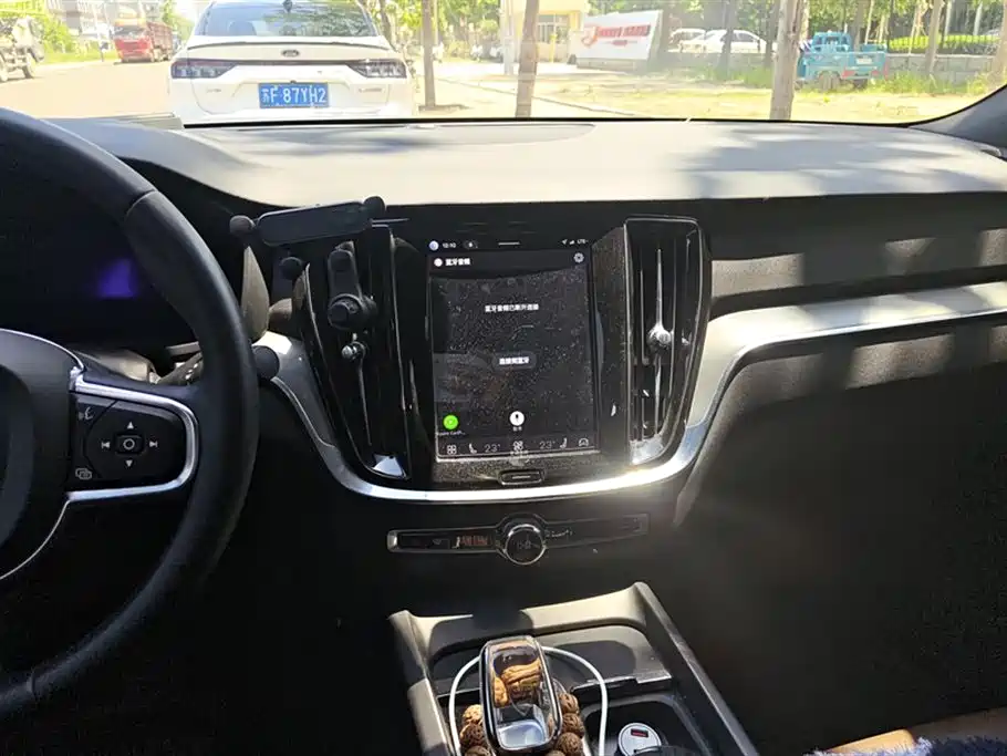 Volvo S60 2023 B4 Momentum