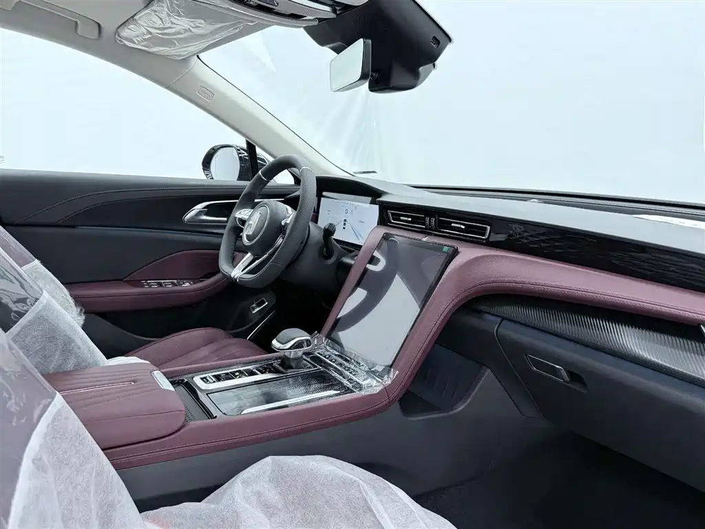 Hongqi H5 2025 2.0T Automatic Xuanying Edition