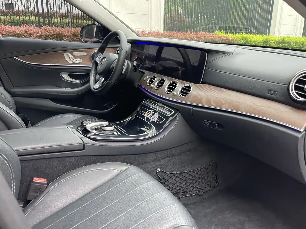 Mercedes-Benz E-Class 2016 E 300 L Fashion