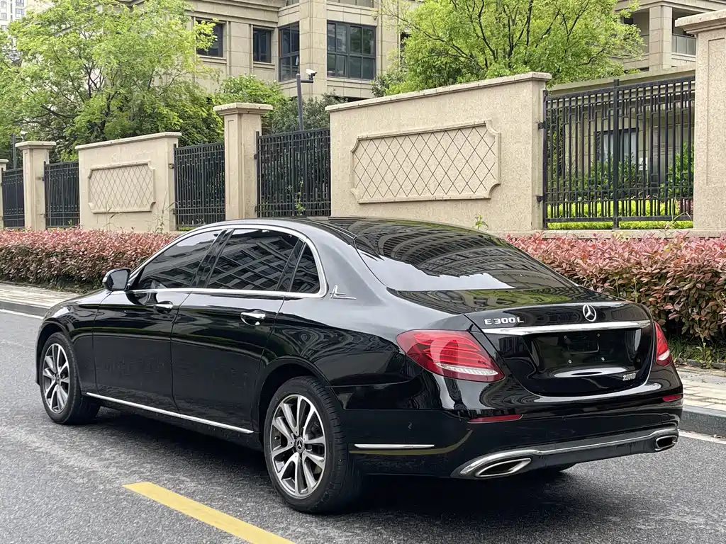 Mercedes-Benz E-Class 2016 E 300 L Fashion