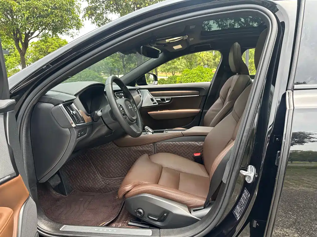 Volvo S90 2024 B5 Zhiyuan Luxury Edition