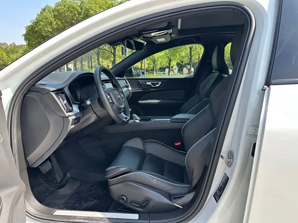 Volvo S60 2024 B5 Inscription Sport Edition
