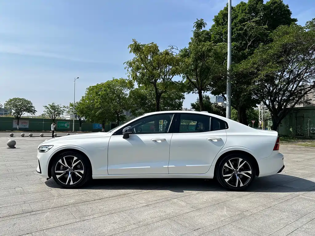Volvo S60 2024 B5 Inscription Sport Edition