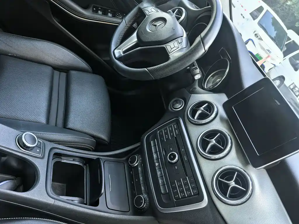 Mercedes-Benz GLA 200 Dynamic Edition 2016