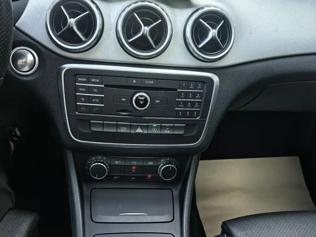 Mercedes-Benz GLA 200 Dynamic Edition 2016