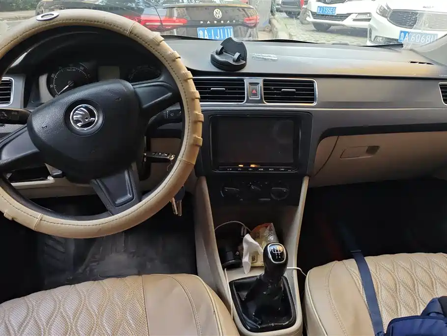 Skoda Rapid 2015 1.6L Manual Zhixuan