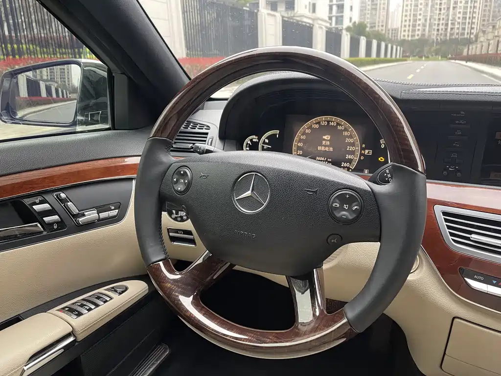 Mercedes-Benz S-Class 2006 S 300