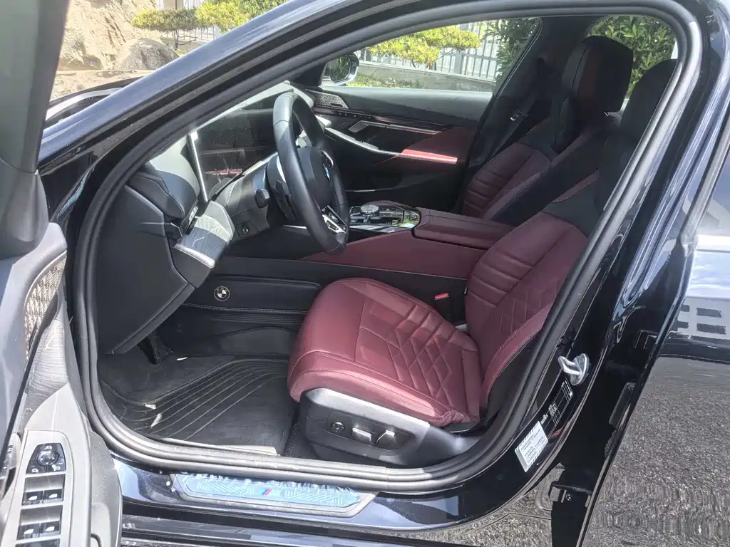BMW 5 Series 2026 530Li Exclusive M Sport Package - фото 6
