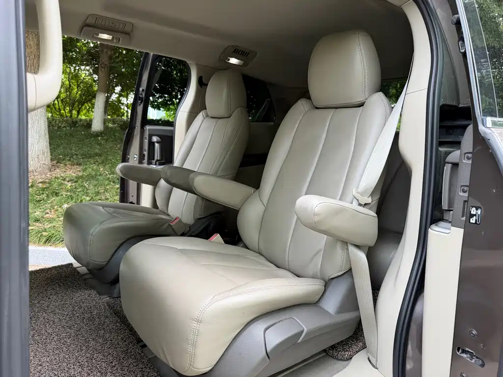 Buick GL8 2013 2.4L CT Luxury Business Comfort Edition