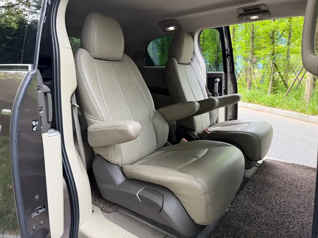 Buick GL8 2013 2.4L CT Luxury Business Comfort Edition
