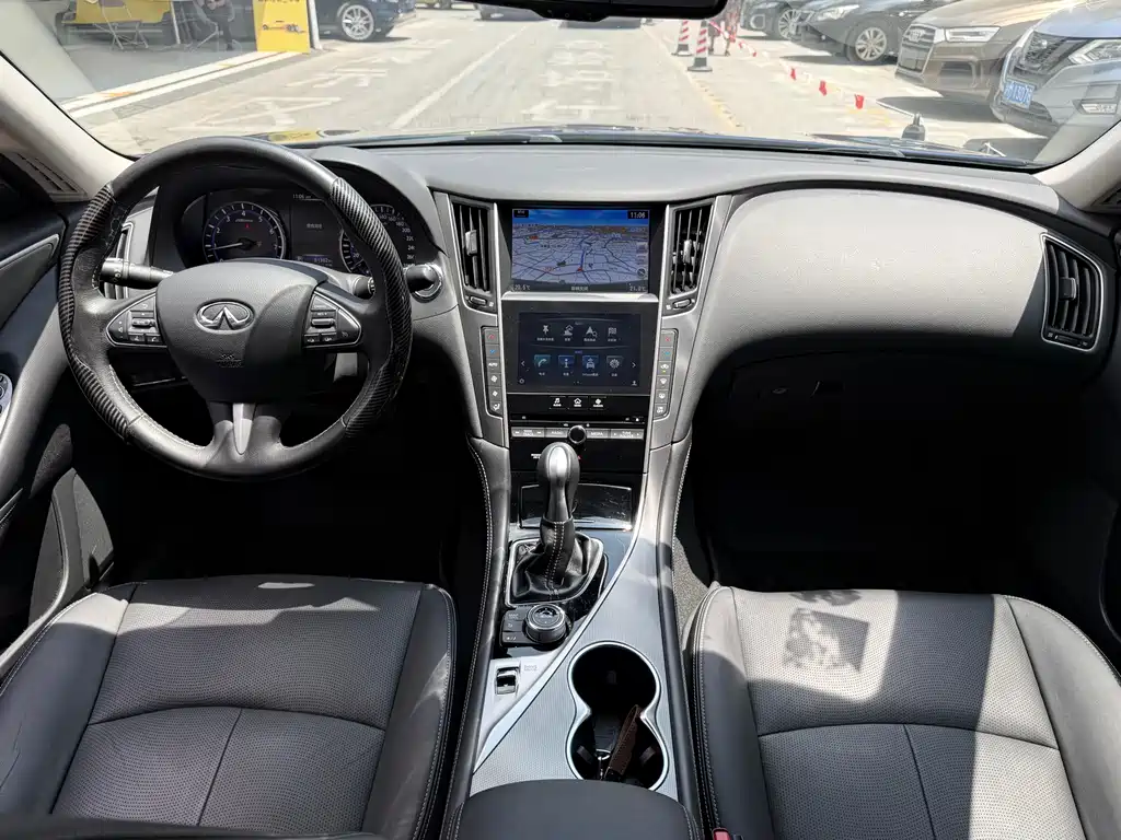Infiniti Q50L 2016 2.0T Yue Xiang Edition