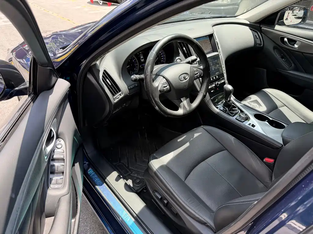 Infiniti Q50L 2016 2.0T Yue Xiang Edition