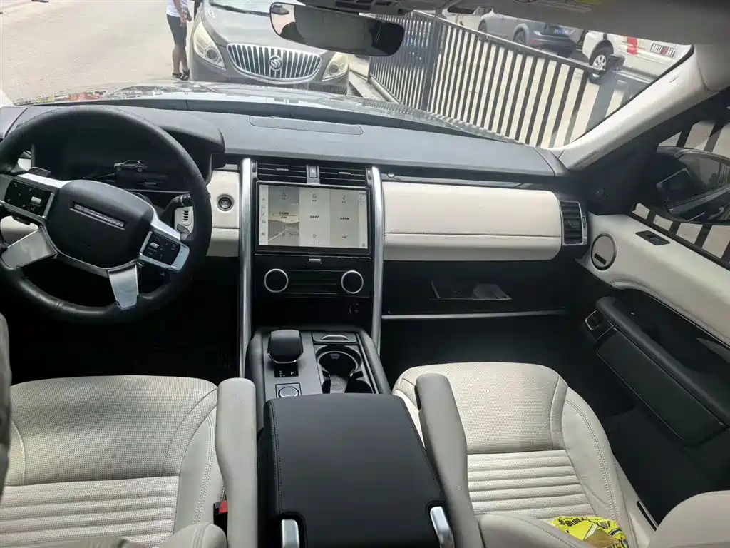 Land Rover Discovery 2023 360PS R-Dynamic S