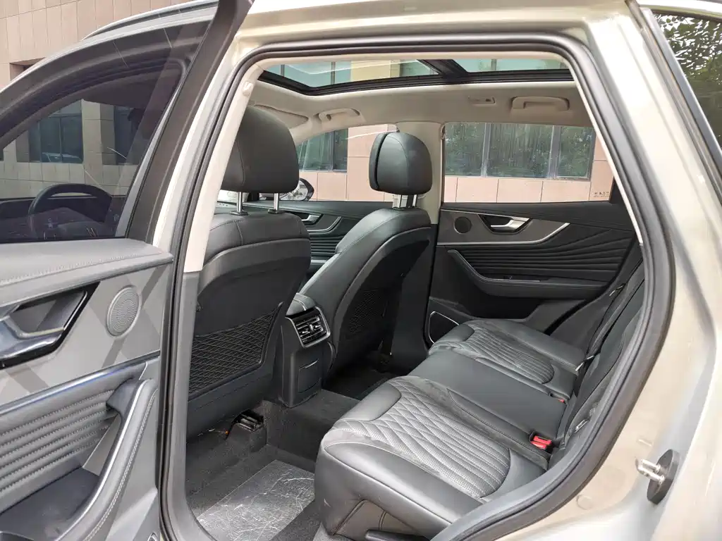 Hongqi HS5 2023 2.0T AWD Qi Xiang Pro