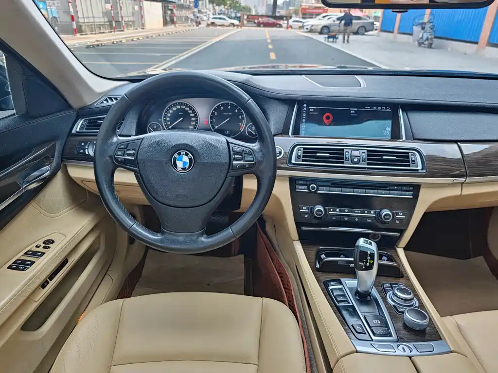 BMW 7 Series 2011 730Li Elegant - фото 14