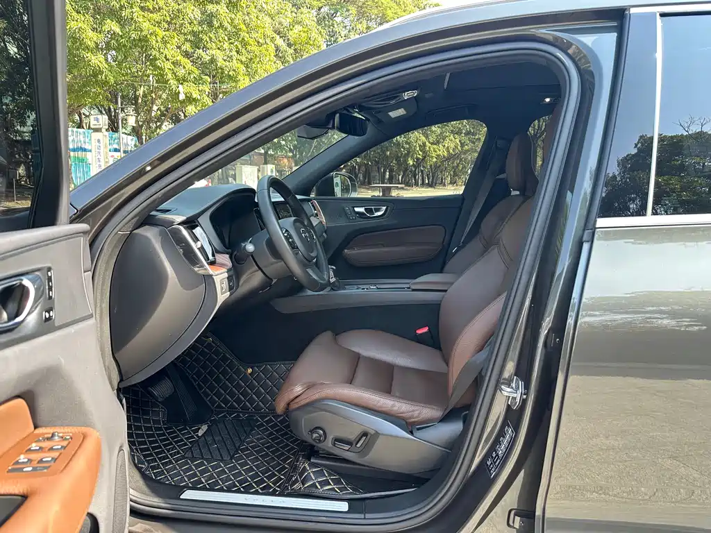 Volvo XC60 2021 T5 AWD Inscription
