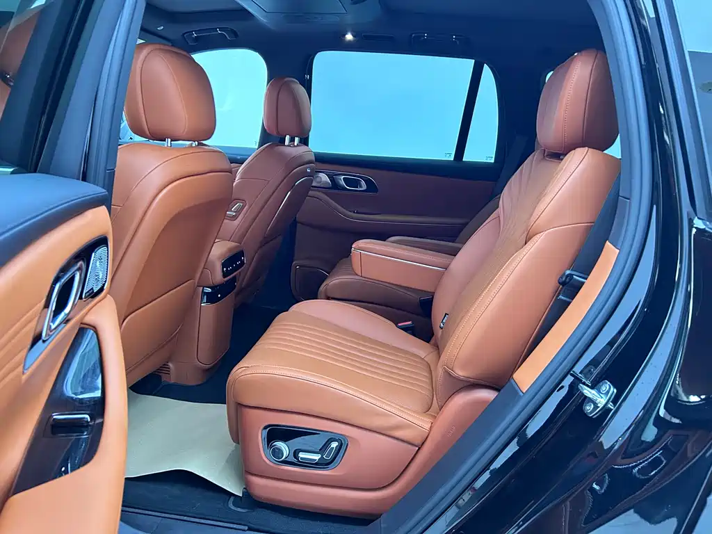 Galaxy M9 2025 210km AWD Navigator Edition