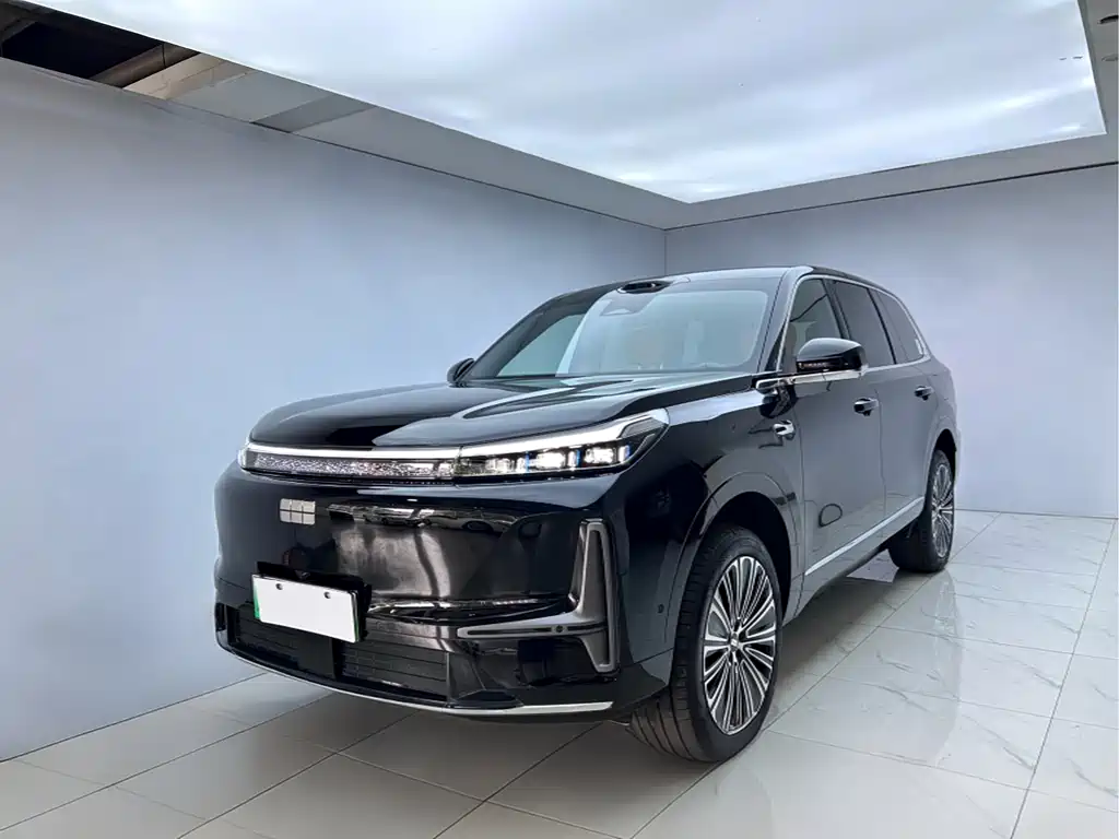 Galaxy M9 2025 210km AWD Navigator Edition