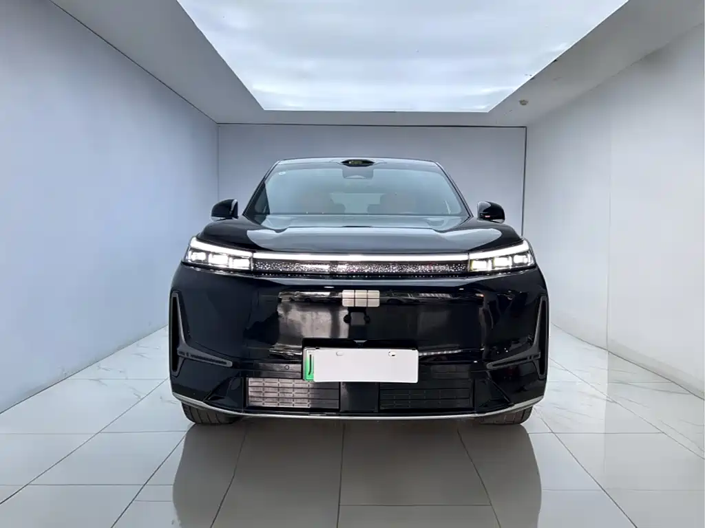 Galaxy M9 2025 210km AWD Navigator Edition