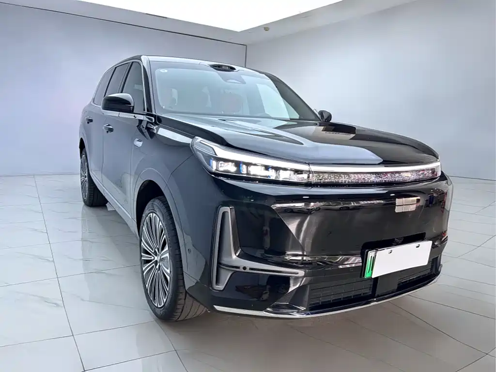Galaxy M9 2025 210km AWD Navigator Edition
