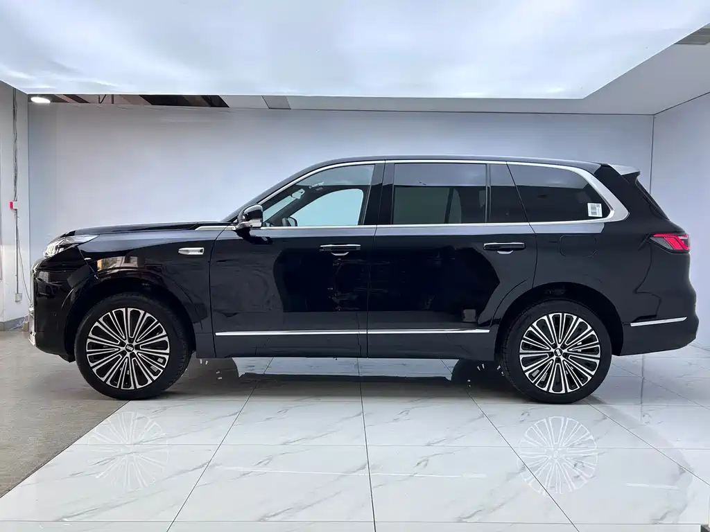 Galaxy M9 2025 210km AWD Navigator Edition