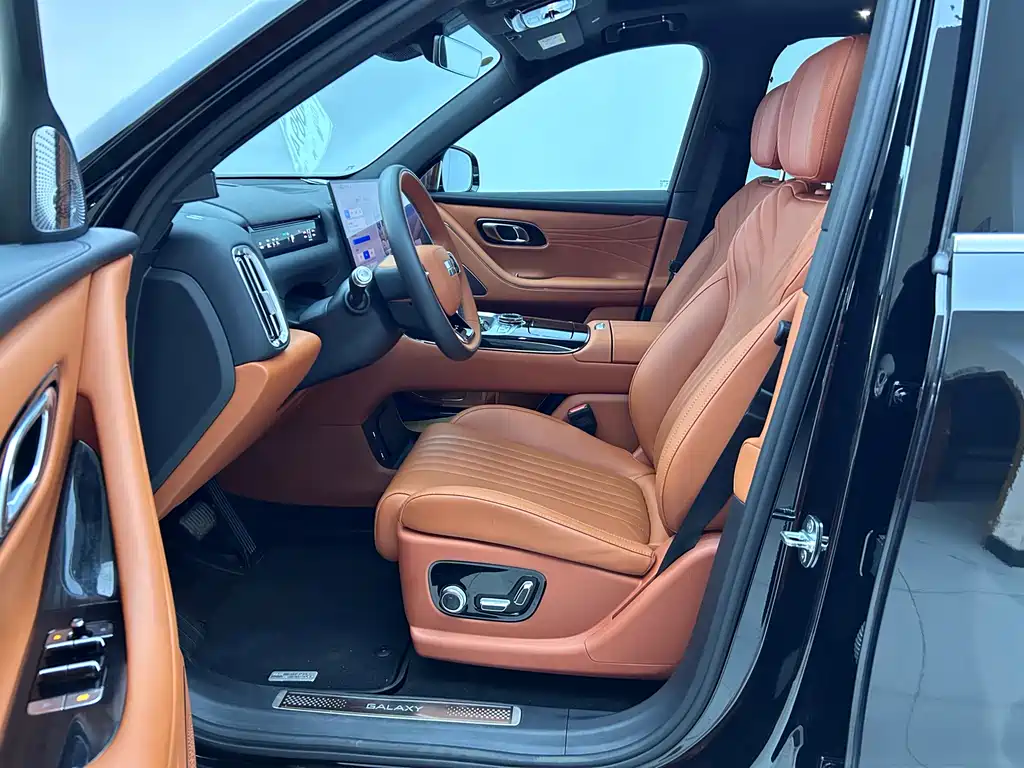 Galaxy M9 2025 210km AWD Navigator Edition