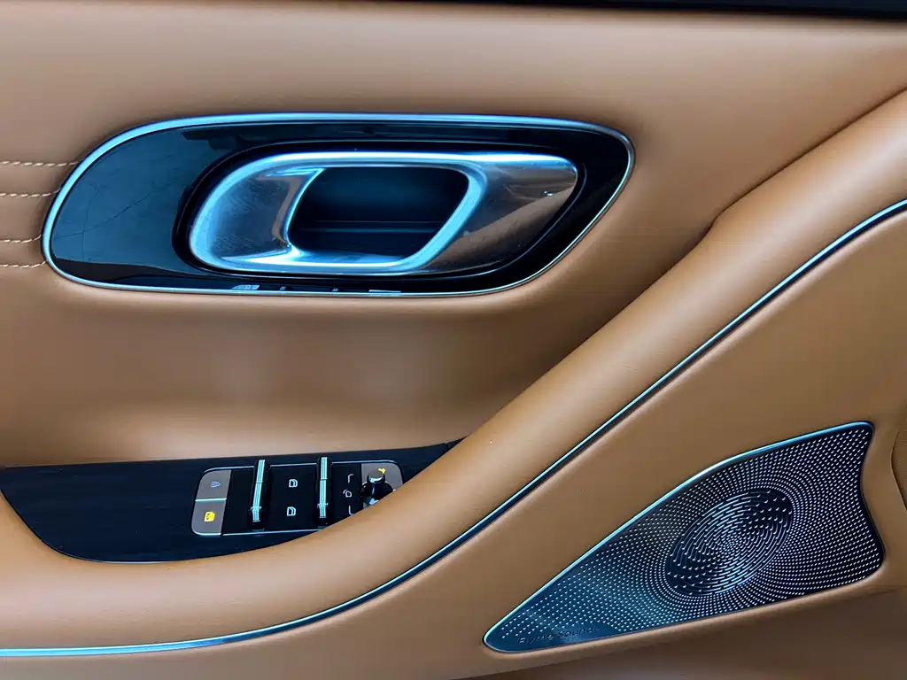 Galaxy M9 2025 210km AWD Navigator Edition