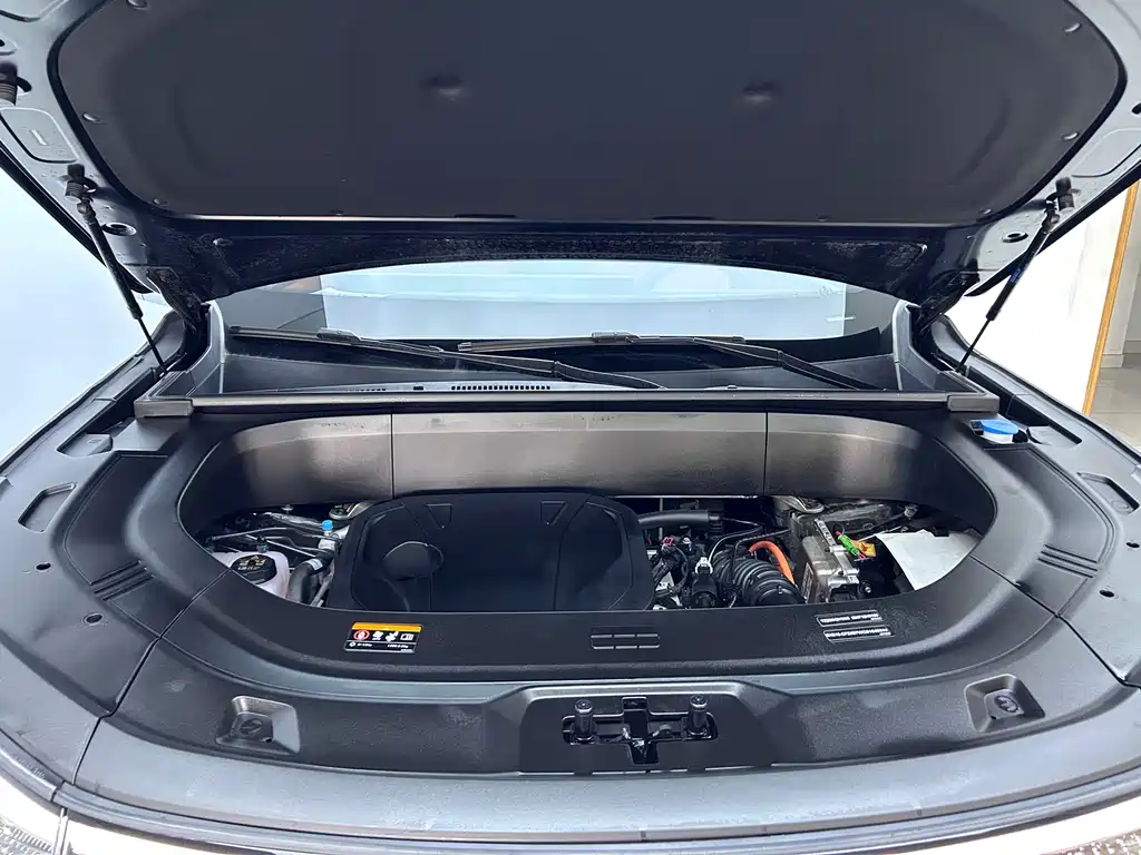 Galaxy M9 2025 210km AWD Navigator Edition