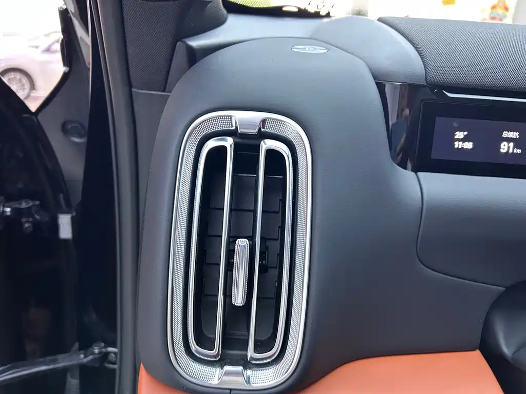 Galaxy M9 2025 210km AWD Navigator Edition