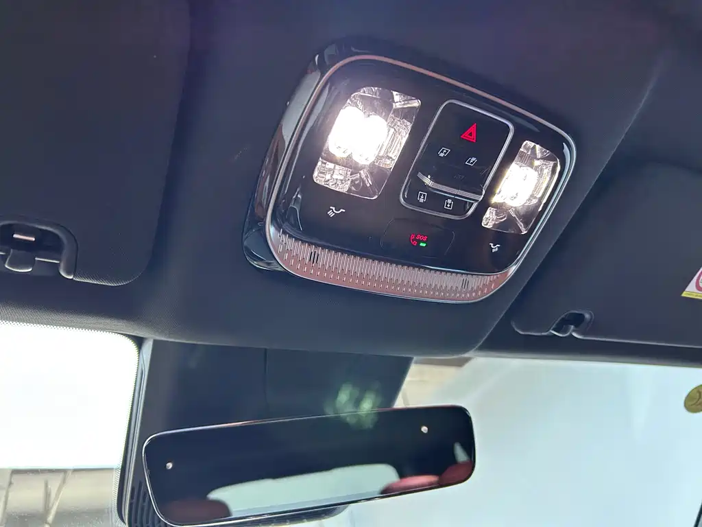 Galaxy M9 2025 210km AWD Navigator Edition