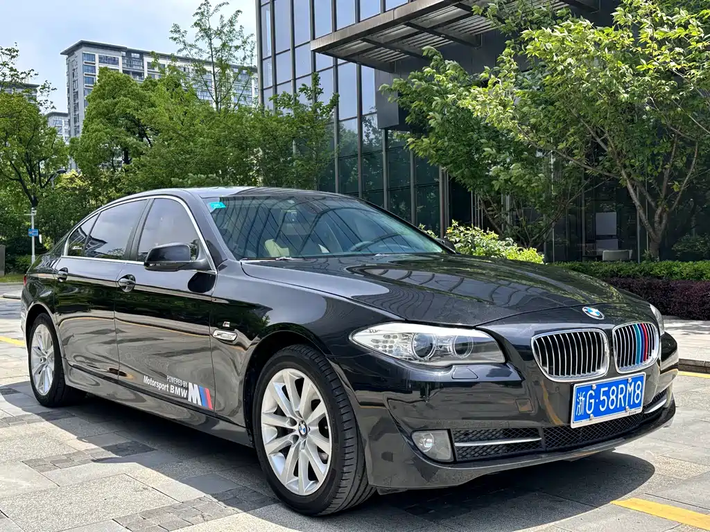 BMW 5 Series 2012 530Li Leading Edition - фото 3