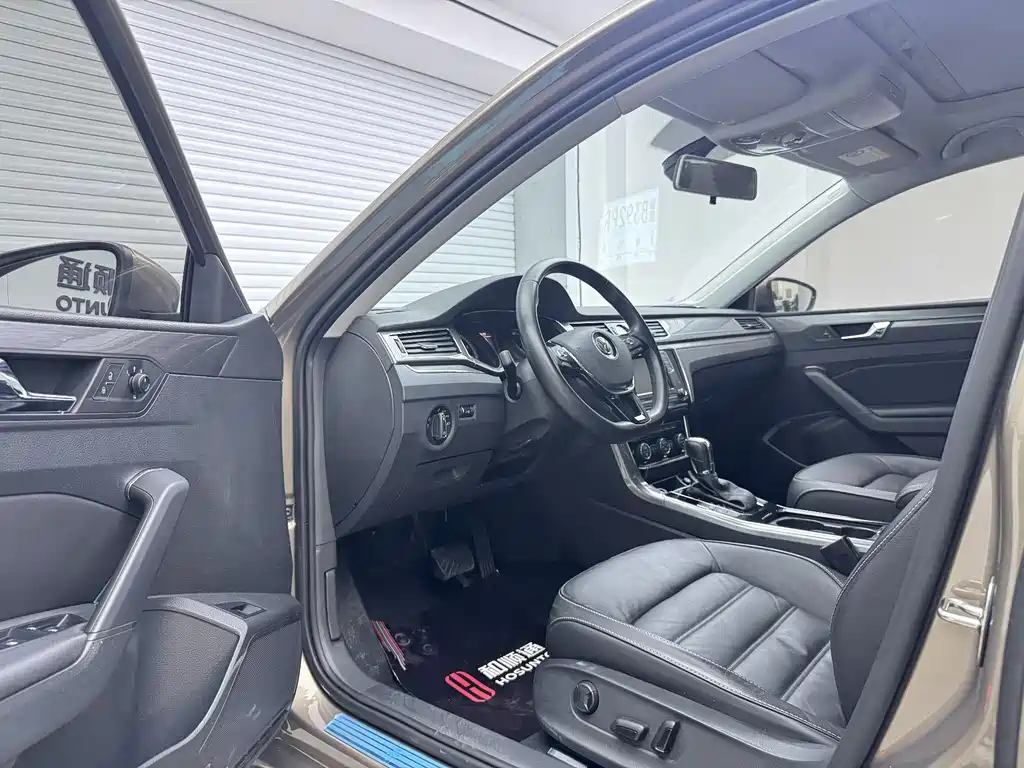 Volkswagen Passat 2017 330TSI DSG Zunrong Edition